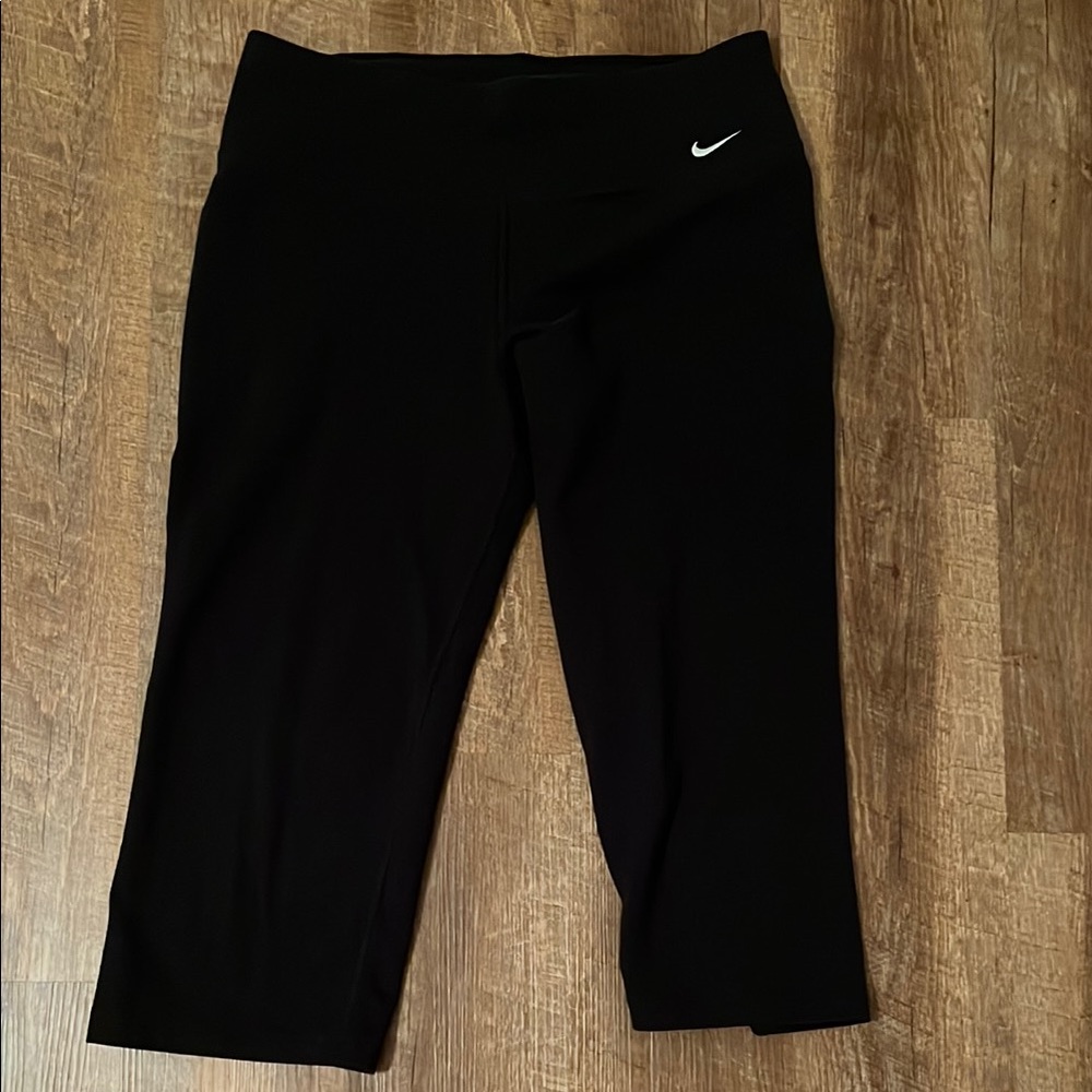 Nike Dri-fit Black Capri Leggings Stretchy Athletic Wear